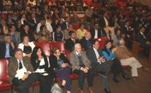 Familiares. profesores, funcionarios y estudiantes colmaron el Aula Magna del Campus.