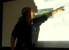 El Profesor Luis Faúndez dio a conocer las especies de flora existente en la región, destacando la labor de campo que realizaron para detectar las diferentes especies encontradas.