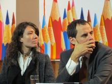 Valentina Quiroga del Comando de Michelle Bachelet y Rodrigo Castro representando a la candidata Evelyn Matthei.