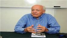 El Profesor Antonio Vita, quién fue uno de los presentadores del libro. 