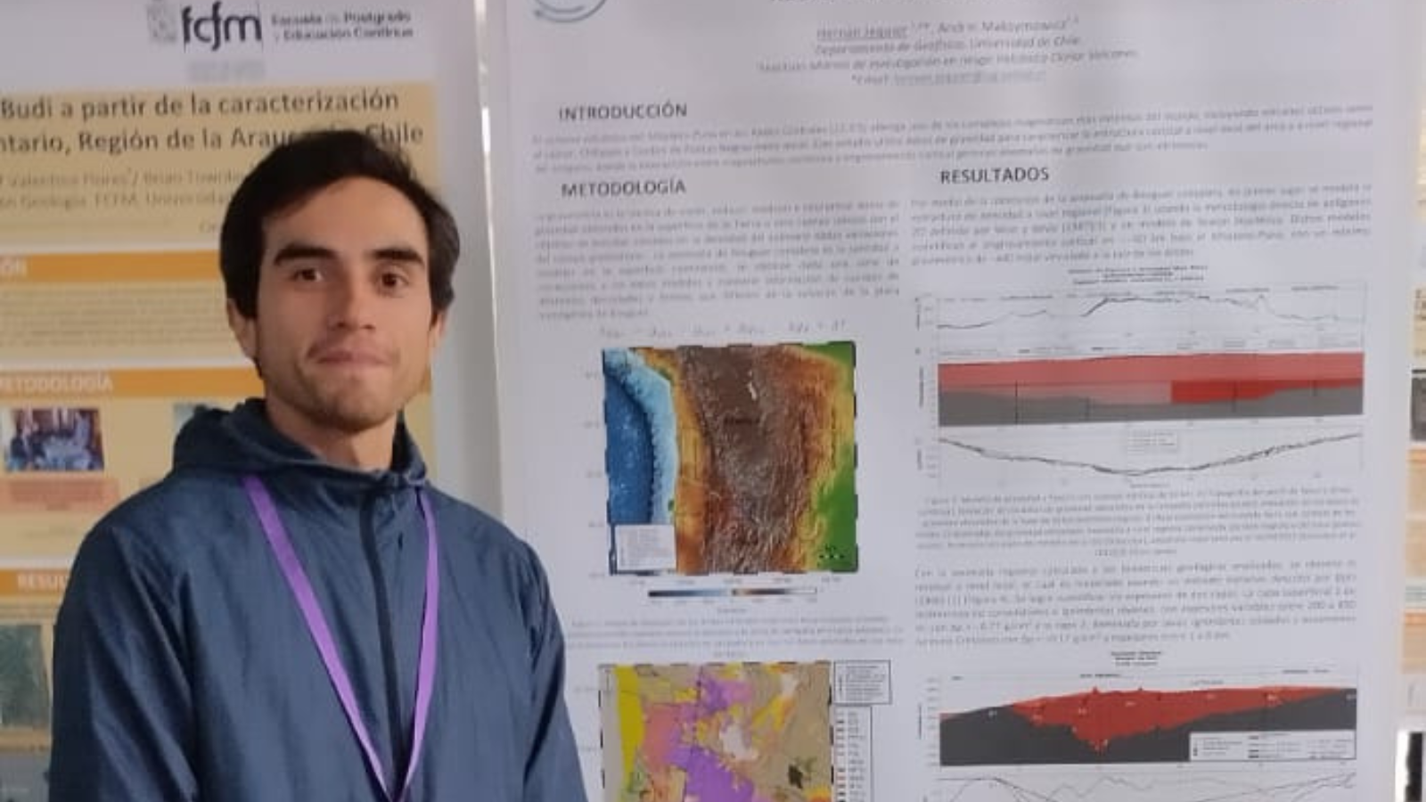 El tesista del DGF, Hernán Jequier, junto a su poster de investigación sobre gravimetría de los Andes centrales.