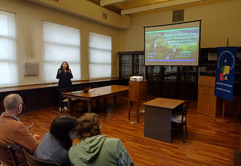 Seminario de la académica del DGL, Alida Pérez