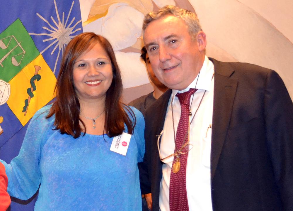 La Directora de la Escuela de Gobierno, Verónica Figueroa, y el Rector Ennio Vivaldi.