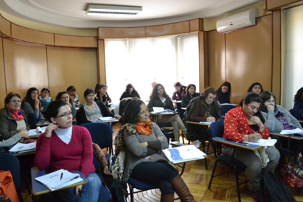 Curso sobre liderazgo femenino