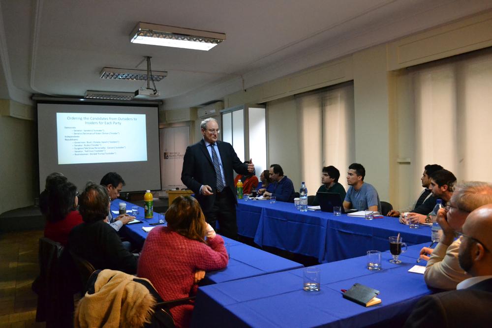 A la charla asistieron académicos y estudiantes del INAP