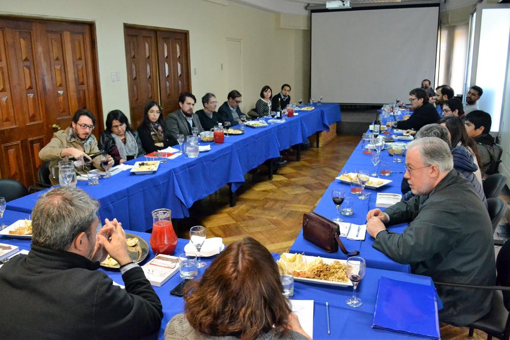 Seminario de investigación: El profesor Jaime Fierro expuso su libro La ciudadanía y sus límites