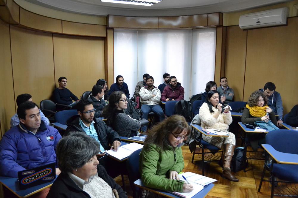 Alcalde de Talagante da clase a alumnos el Magíster en Gobierno