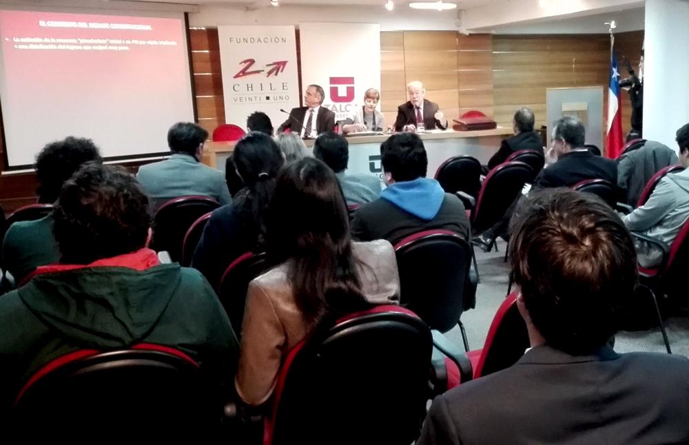 Profesores Landerretche y Heiss exponen en seminario sobre orden constitucional en la U Talca