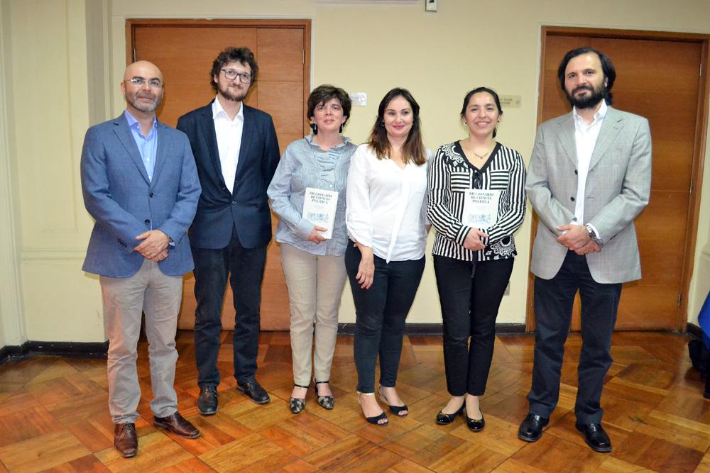 Jaime Fierro y Antoine Maillet, académico del INAP, junto a María Inés Picazo, Oriana Piffre, Violeta Montero y Cristian Pliscoff, académico del INAP.