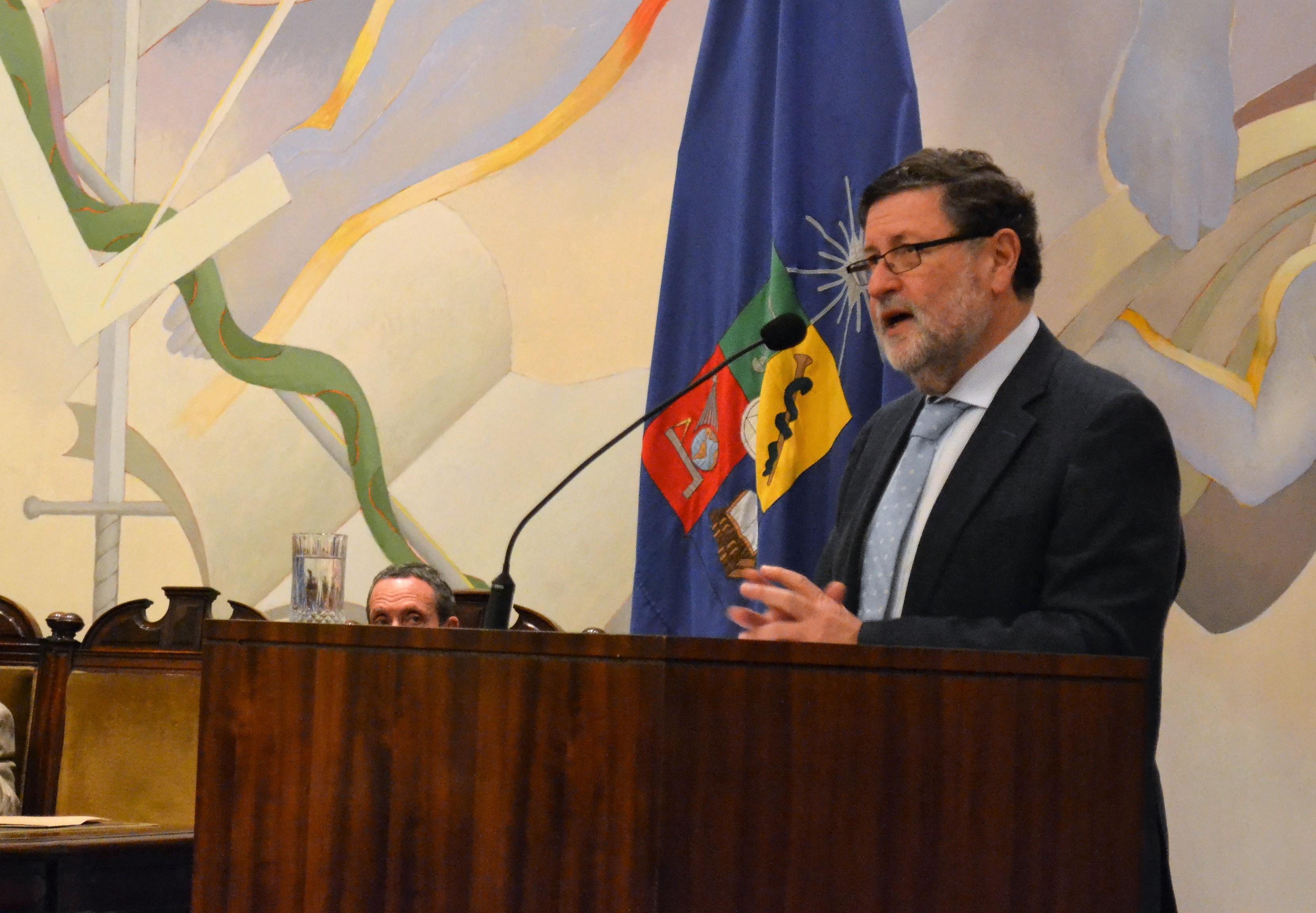 Hugo Frühling, Director del Instituto de Asuntos Públicos.