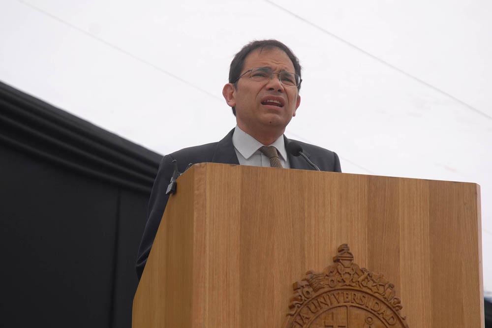 Profesor Sergio Micco dio discurso en graduación de Derecho UC