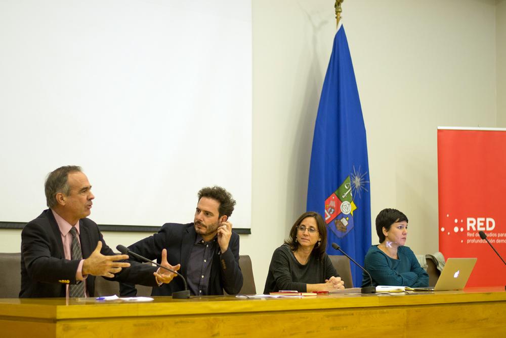 El senador DC Ignacio Walker; el exmiembro del Consejo de Observadores, Hernán Larraín Matte; la académica del INAP, Claudia Heiss; y la integrante de la Comisión de Constitución RD, Javiera Parada.