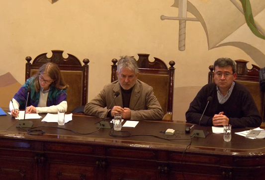 Mathilde Allain, del Centro Emile Durkheim, Sciences Po Bordeaux; Aldo Meneses, Subdirector del INAP, y Ricardo Gamboa, académico del IEI.