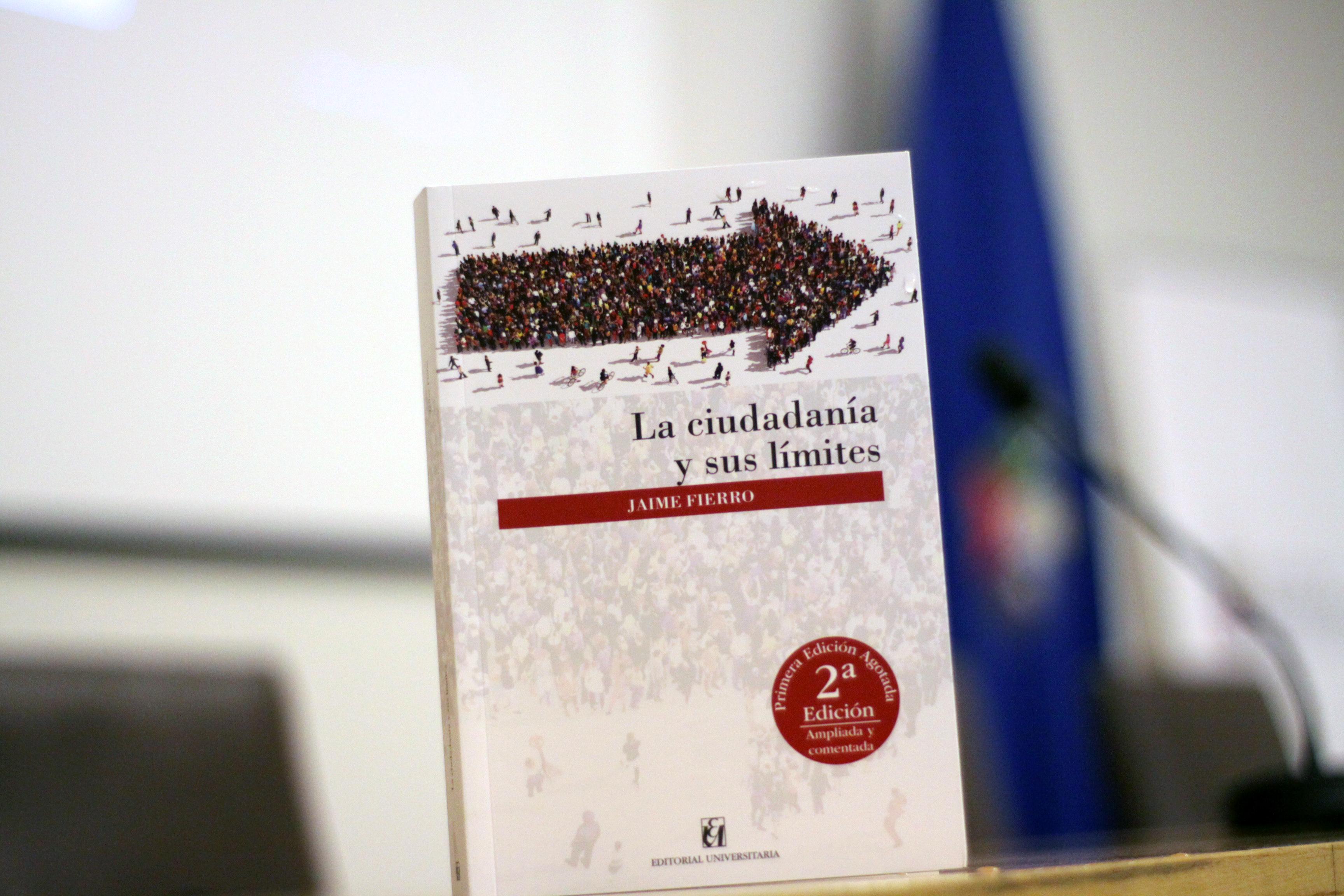 El libro se encuentra disponible en la librería de la Editorial Universitaria.