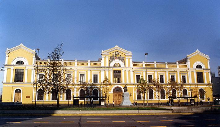 La Universidad de Chile y siete de sus carreras lideraron las categorías de evaluación del ranking de AméricaEconomía, una de las principales publicaciones periodísticas de economía en la región.