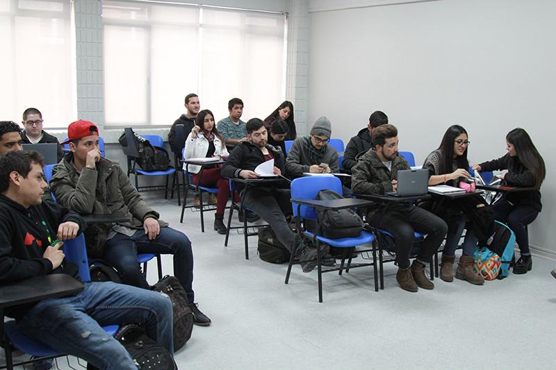 Salas de clases amplias y luminosas caracterizan la nueva sede.