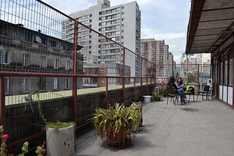 En el último piso, el edificio posee una terraza.