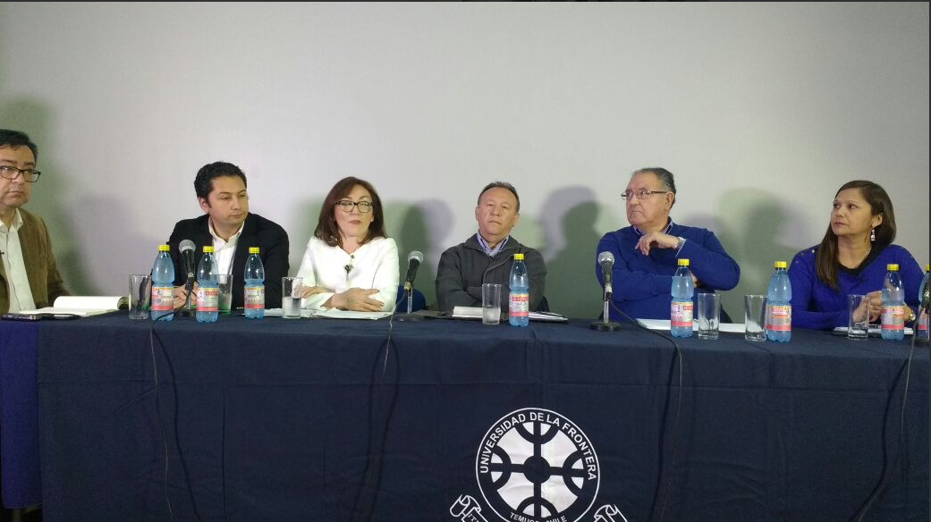 En el primer debate, la profesora Verónica Figueroa Huencho participó como moderadora.