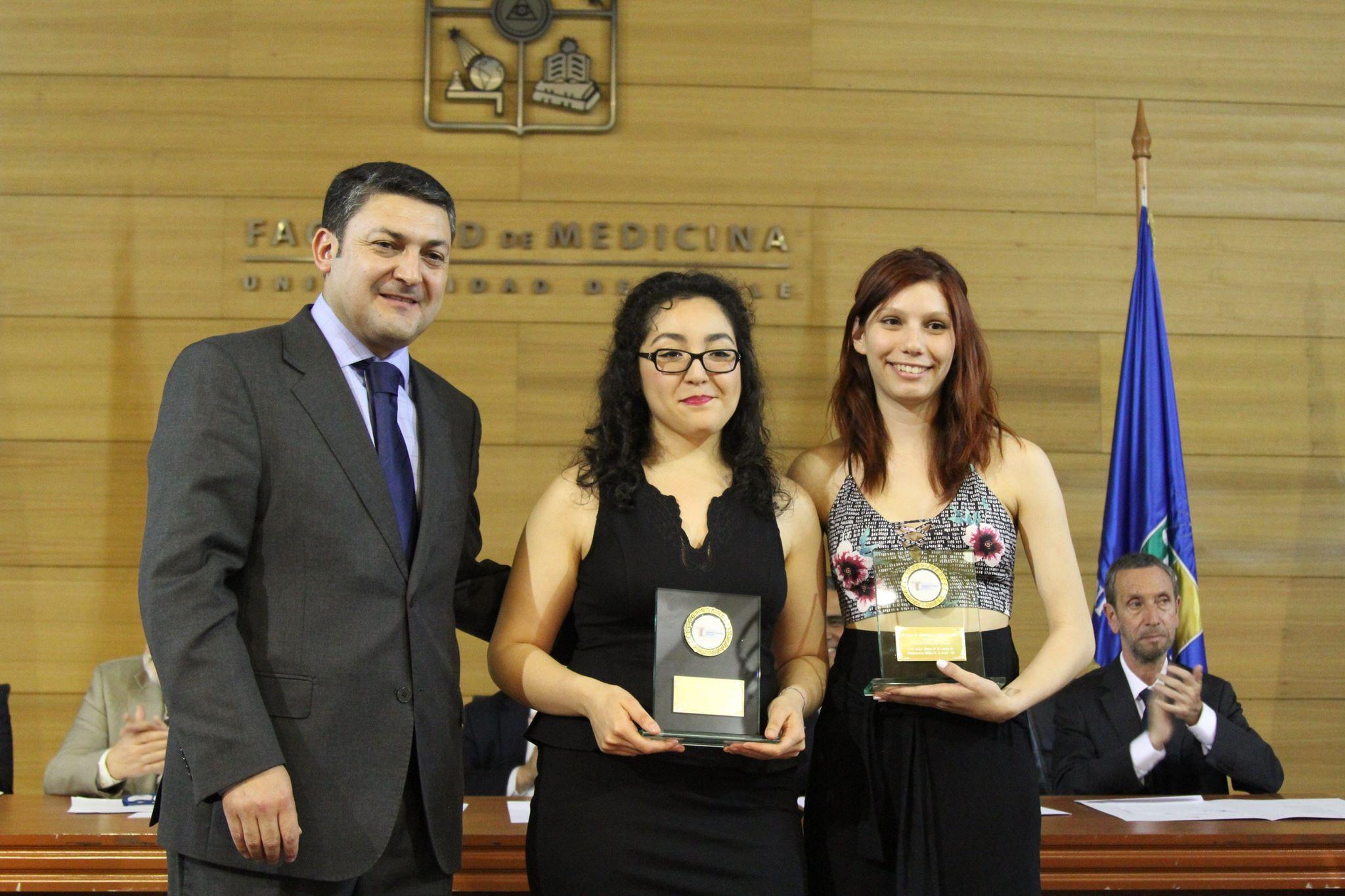 Las dos mejores tituladas también recibieron un reconocimiento del Colegio de Administradores Públicos.