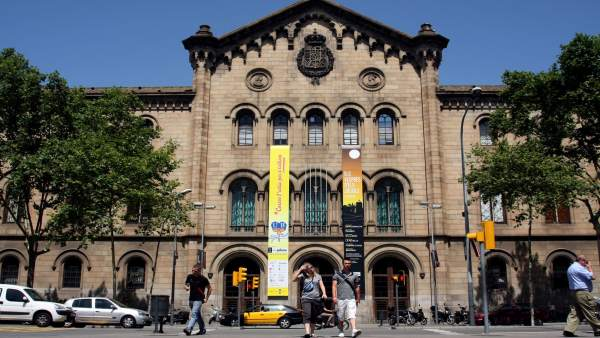 Profesor Fierro realiza estadía de investigación en la Universidad de Barcelona