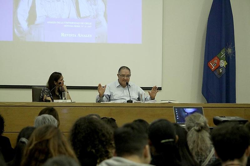 El lanzamiento contó con la presentación del senador por la región de La Araucanía, Francisco Huenchumilla, y la académica del Instituto de Asuntos Públicos, Verónica Figueroa Huencho.