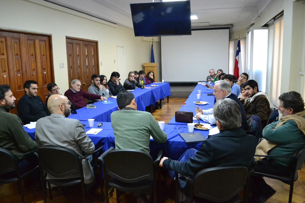 Prof. Micco expuso sobre Hannah Arendt y Gabriela Mistral