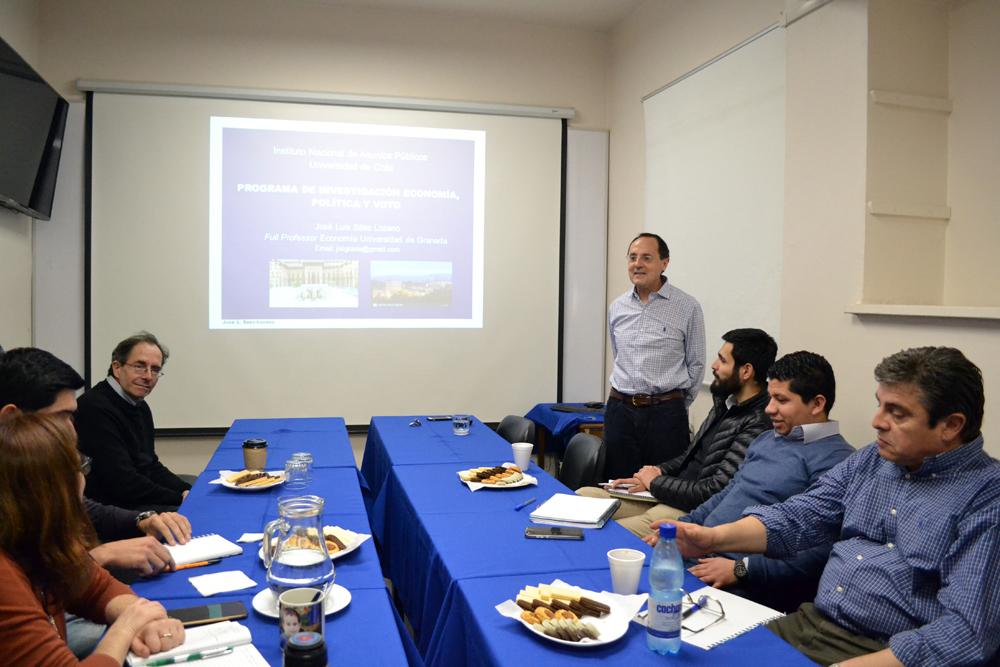 Prof. de U Granada expuso sobre incidencia del framing en elecciones