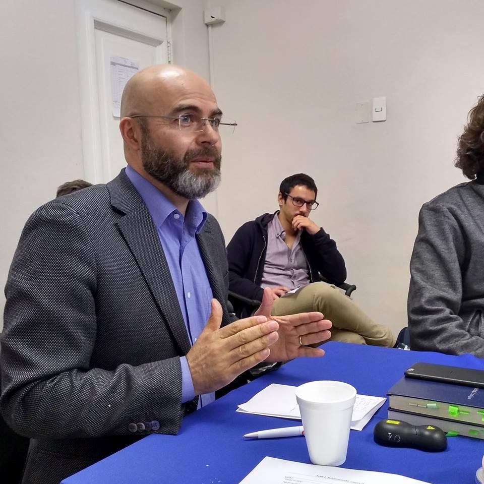 Profesor Fierro presenta trabajo sobre pueblos indígenas y redistribución en América Latina