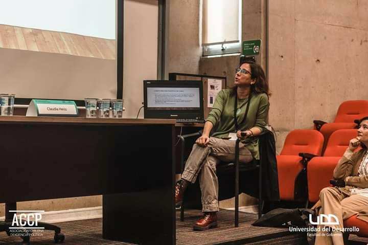 La académica Claudia Heiss expuso sobre cambio constitucional.