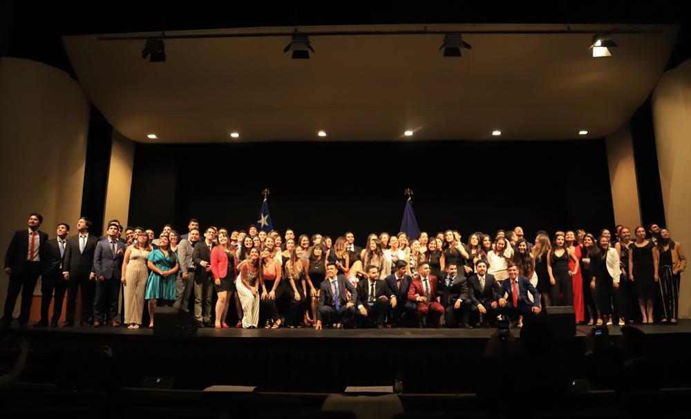 La ceremonia se realizó en el Teatro de la Universidad de Chile.