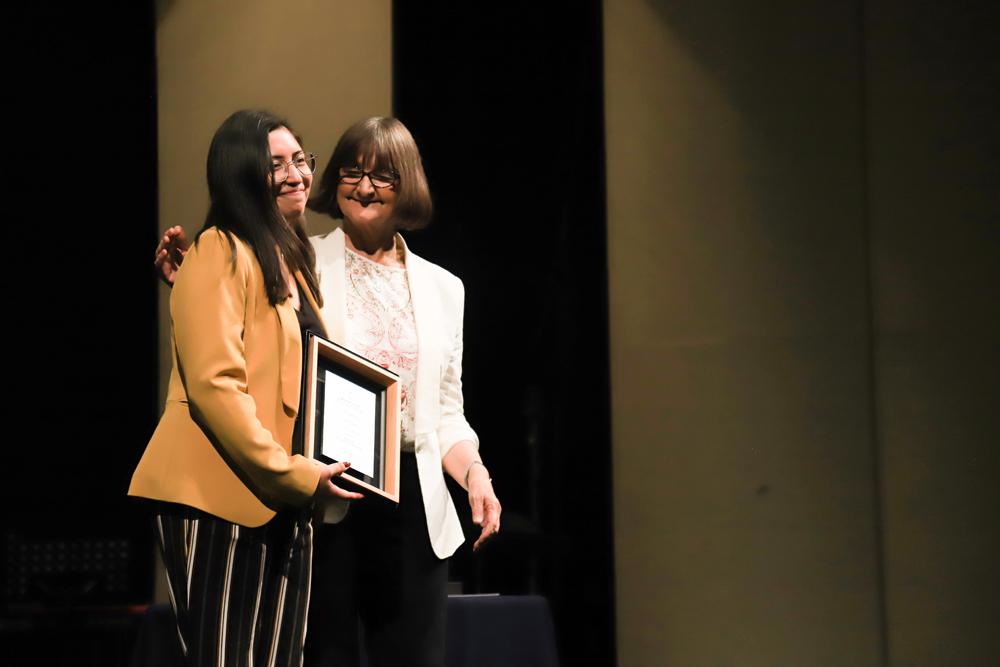 Paula Olivares fue una de las dos graduadas que obtuvo el primer lugar y dio un discurso en representación de su promoción.