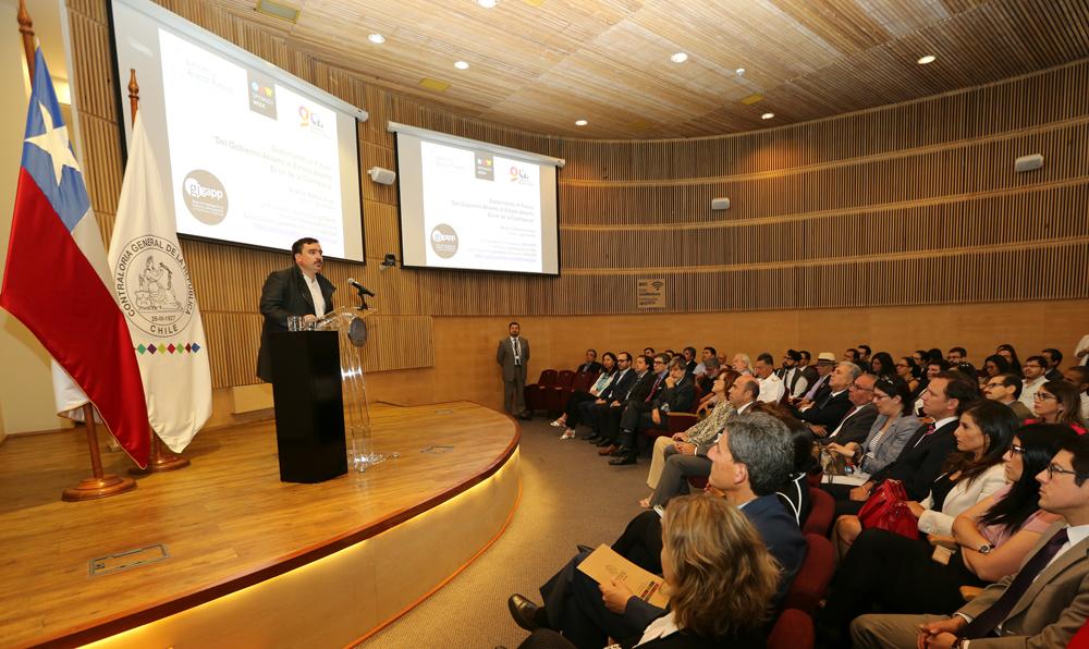 Prof. Ramírez dictó charla sobre gobierno abierto en la Contraloría