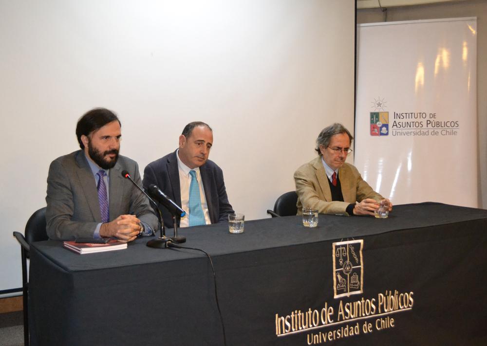 El Coordinador del Magíster en Gobierno y Gerencia Pública, Cristian Pliscoff, y el Director de Postgrado, Leonardo Letelier, presidieron la ceremonia de inauguración del año académico.