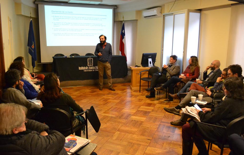 El profesor Cristian Pliscoff explicó el plan de trabajo del segundo semestre para avanzar hacia la facultad.