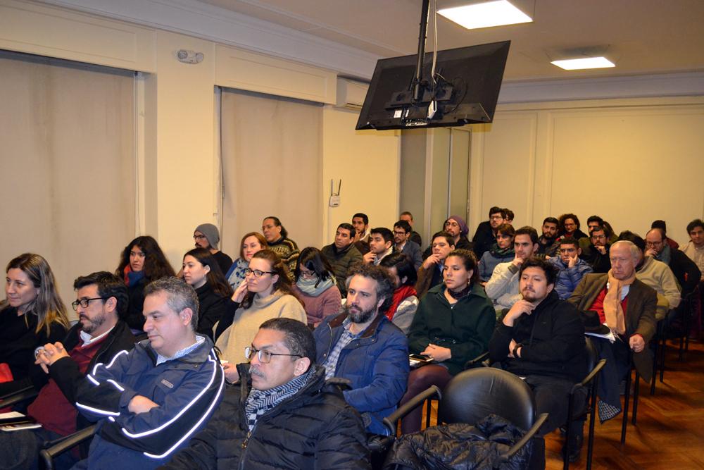 A la presentación asistieron politólogos de diferentes universidades y estudiantes de pre y postgrado.