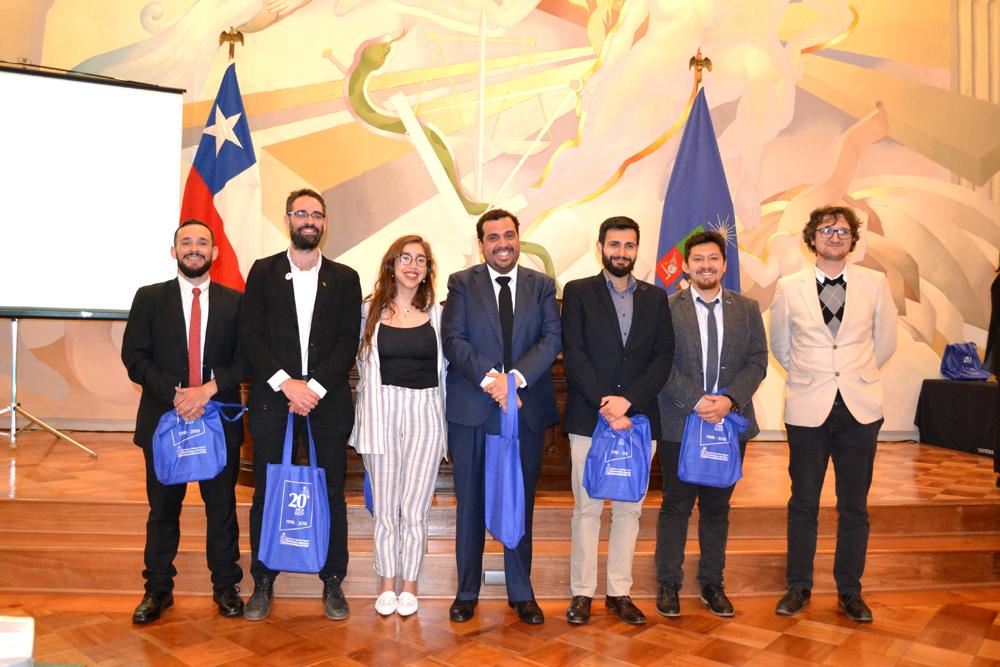 Graduados del Magíster en Ciencia Política, con el coordinador del programa, Antoine Maillet.