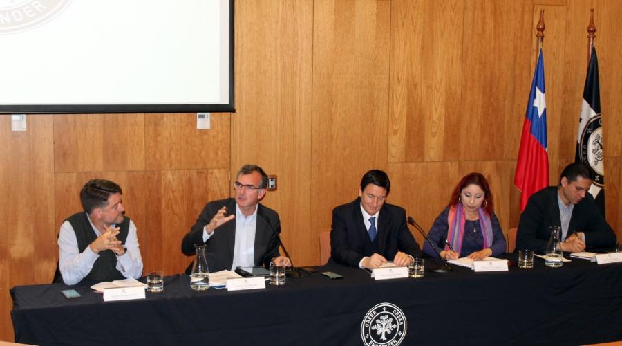 Profesor Viacava expuso en charla sobre fortalecimiento regional