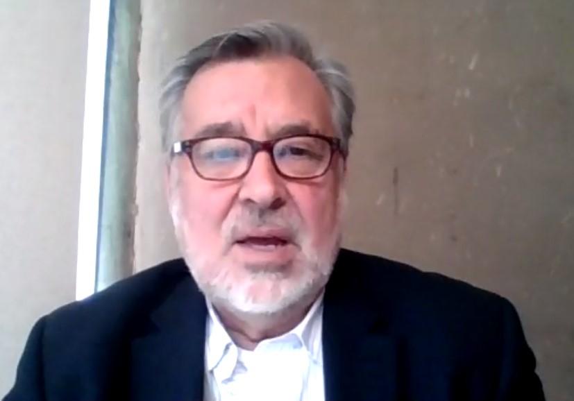 "El propósito de la regionalización es transferir poder. Empezar a darle a las regiones peso en la toma de decisiones, pero de cara a la ciudadanía", aseguró el senador Alejandro Guillier.