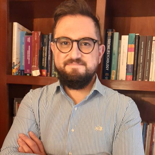 Luis Garrido Vergara es doctor en Sociología por la Universidad de Cambridge.