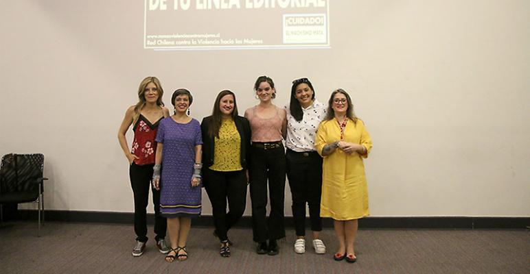 Panelistas del conversatorio "Medios de comunicación y violencia contra mujeres", llevado a cabo en la Casa Central de la U. de Chile.