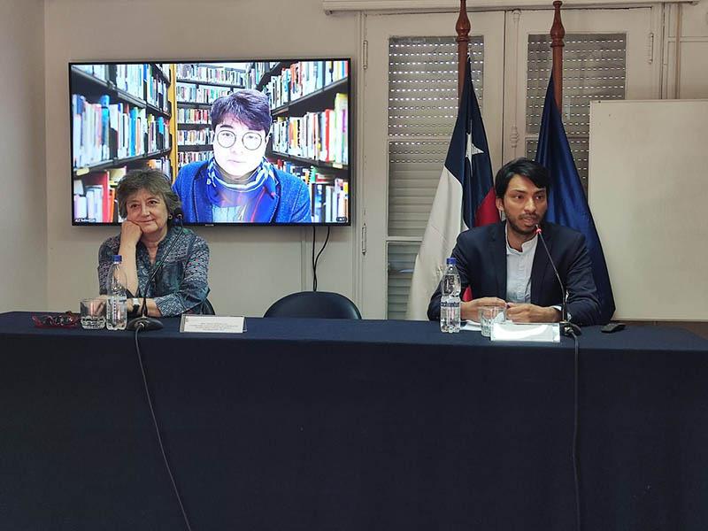 La ex Directora de AGCID y académica de la U. de Chile, María Cristina Lazo, junto al Coordinador del Magíster en Desarrollo y Cooperación Internacional, prof. Andrés Bórquez.