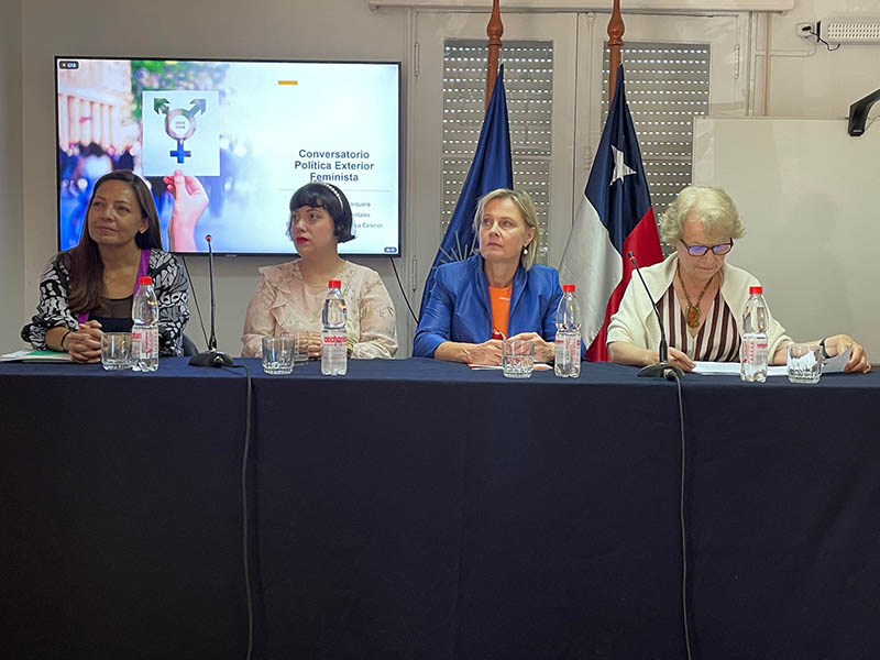 Verónica Rocha, Constanza Jorquera, Carmen Gonsalves y Alicia Frohmann.