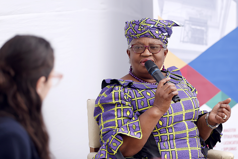 La Dra. Ngozi Okonjo-Iweala conversó distendidamente con la Embajadora Boza sobre la importancia del sistema de comercio multilateral, entre otros temas.