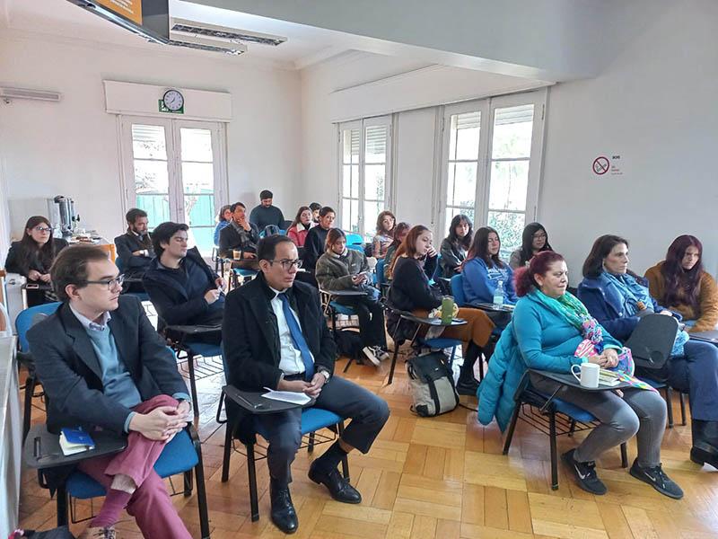 Los asistentes al encuentro quedaron sorprendido y a la vez conmovidos con las experiencias de vida de Andrade y de los grupos de mujeres migrantes asentadas en el norte de nuestro país.