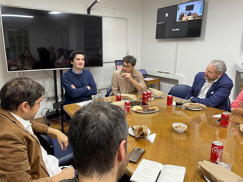 El libro de Ekaitz Cancela fue presentado por el profesor del IEI, José Miguel Ahumada.