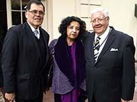 Prof. Patricio Aceituno, Decano de la Facultad de Ciencias Físicas y Matemáticas; Prof. Faride Zerán, Vicerrectora de Extensión y Comunicaciones, junto al Director Walter Sánchez.