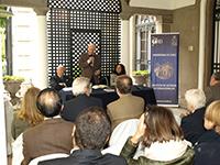 El Director del IEI, profesor Walter Sánchez; el Embajador de España, Carlos Robles Fraga, y la autora, profesora María José Henríquez.