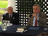 El Director del IEI, profesor Walter Sánchez, junto al Rector de la Universidad de Chile, doctor Ennio Vivaldi.