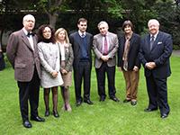 Embajador Carlos Robles, Prof. Mª José Henríquez, Sra. Begoña Bilbao, Sr. Arturo Matte Izquierdo, Rector Ennio Vivaldi Véjar, Vicerrectora Rosa Devés y el Director del IEI, Walter Sánchez González.