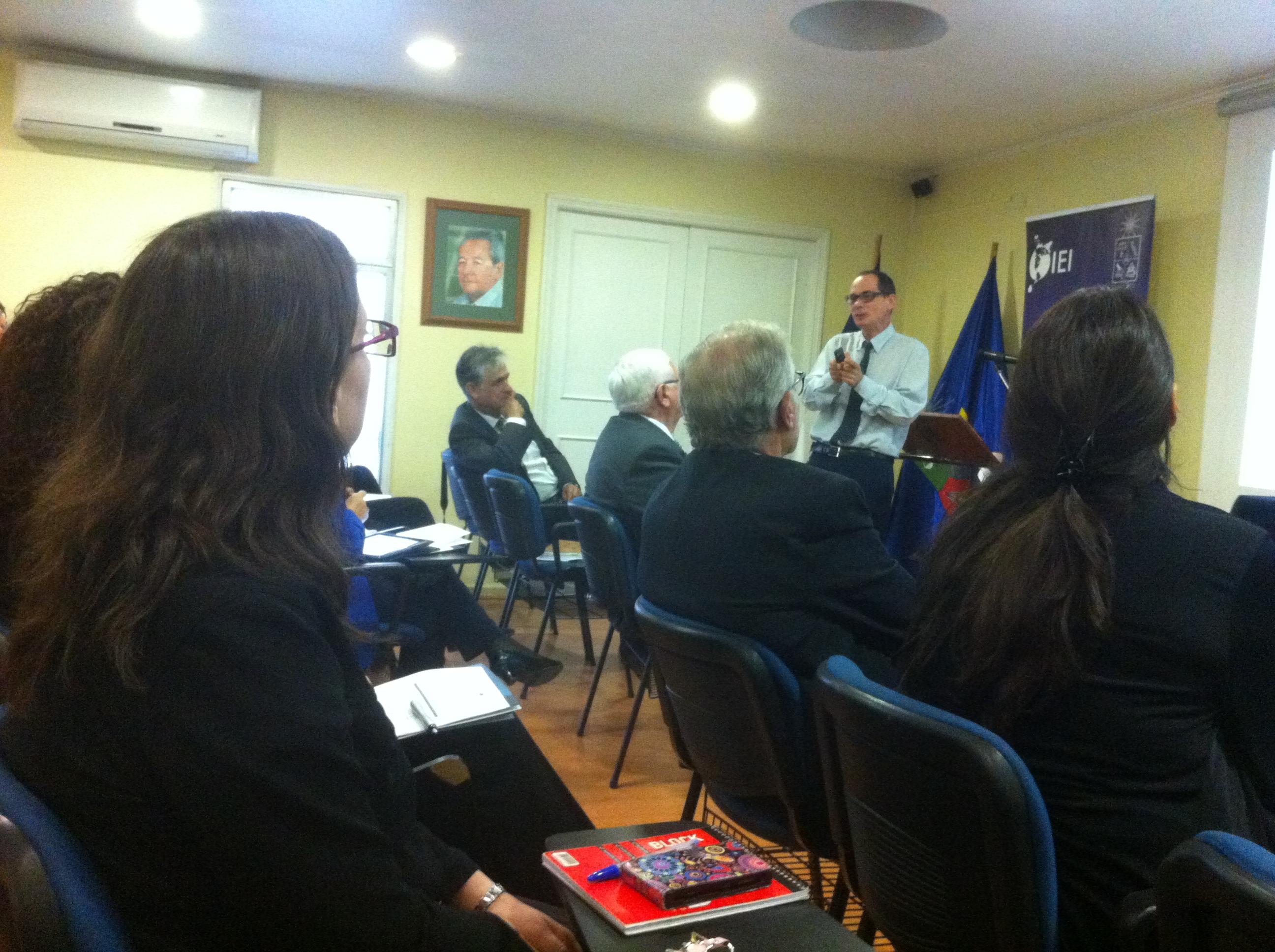  José Gabriel Porcile, Oficial de la División de Desarrollo Productivo y Empresarial de CEPAL estuvo a cargo de la conferencia inaugural titulada "El Desafío de Repensar el Desarrollo".